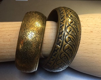 Yapree Handmade Wide Bangle Bracelet Brass Metal with Dyed Camel-Bone Set of 7 