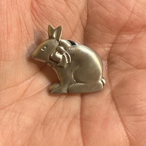 Pin de coelho de estanho - Pin de lapela caprichoso