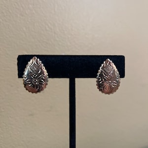 Napier Gold Tone Earrings: Vintage Embossed Floral Screw Backs