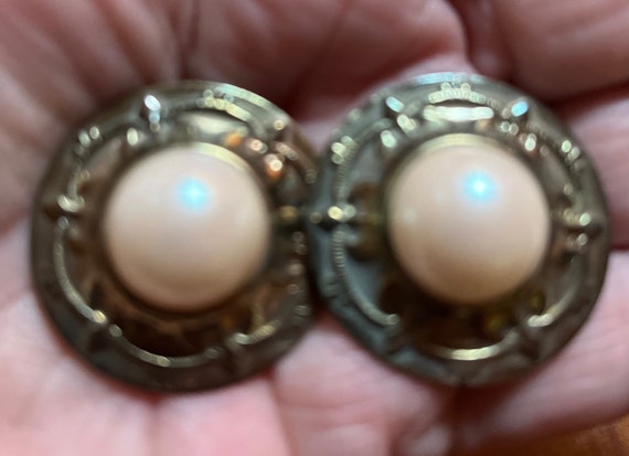 Faux Pearl Cabochon Brass Clip On Earrings - image 3