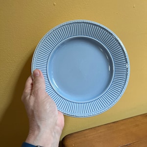 Wedgwood hellblaue Queen's Ware Salatplatte - Edme Muster - England