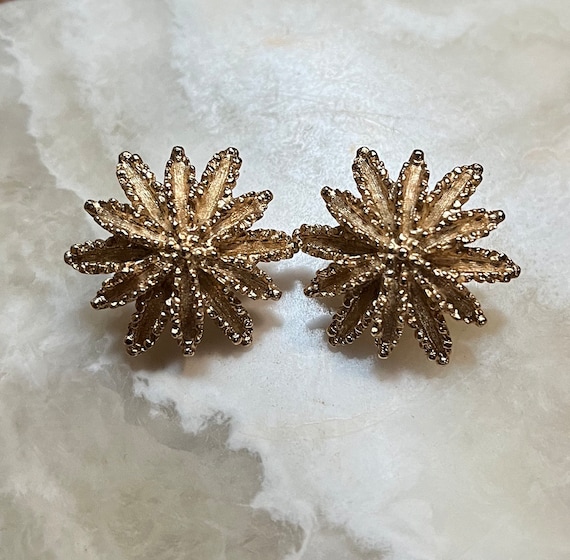 Avon Gold Tone Star Clip On Earrings - Vintage Av… - image 1