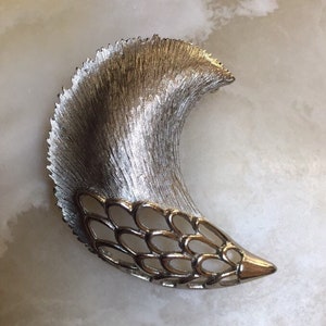 JJ Modern Style Pewter Crescent Brooch - JJ Jonette Pewter Leaf Pin