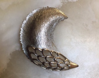 JJ Jonette Modern Pewter Leaf Brooch - Brushed Silver Tone