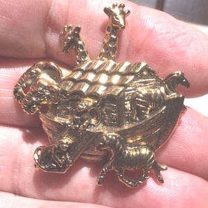 Avon Arche Noah Pin Anstecker, goldfarben