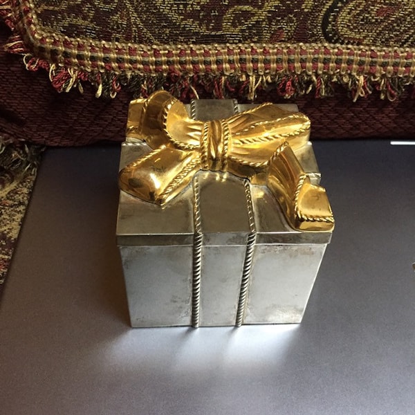 Godinger Silver Plated Present Trinket Box - Lined in Red Velvet