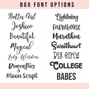 以下が含まれることがあります： さまざまなフォントオプションを示す画像。上部に「BOX FONT OPTIONS」というテキストがあります。「Batter Girl」、「Lightning」、「Farmhouse」、「College」などのフォントの例が、白地の背景に黒で表示されています。