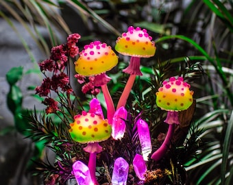 Pilz Lampe mit Kristallen - Leuchtpilz Nachtlicht - Leuchtpilz Miniatur - Glow in the dark - LED - Feenwald Wohndeko