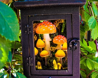 Pilz Lampe - Laterne mit Leuchtpilzen und Kristall - Nachtlicht - Fantasy Lampe - Fee - Pilz Skulptur