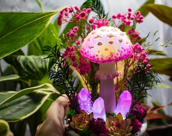 クリスタル付きピンクキノコランプ：妖精の森の光る装飾 - Etsy 日本