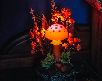 Made to Order Tiny Pilz Nachtlicht - pink orange Pilz Lampe - Polymer Clay Fungi Miniatur - Leuchtet im Dunkeln - LED - wiederaufladbar