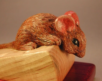 Woodcarving a Peeking Wooden Mouse Shelf Sitter Tutorial Download