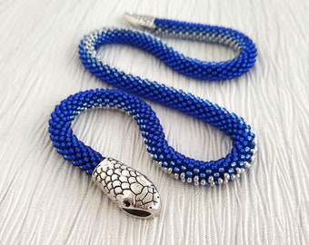 Gargantilla de serpiente, Collar de serpiente de plata, Collar de declaración azul, Joyería Ouroboros, Joyería de serpiente, Collar de azul y plata, Gargantilla de arco iris