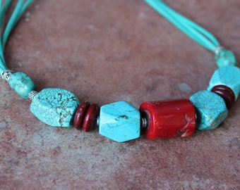 Statement turquoise necklace, Turquoise Red coral boho necklace, Turquoise beaded necklace, Turquoise gemstone necklace, Boho necklace