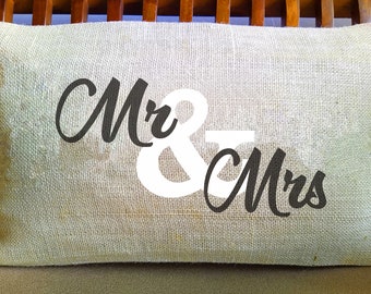 Mr and Mrs Pillow, Burlap Printed Pillow, Housewarming Gift, Country Decor, Outdoor Pillow, Patio Pillow, Anniversary Gift, Gift for couples