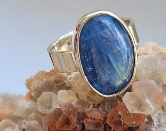 Adjustable silver ring, Cyanite
