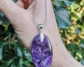 Collar de charoíta - Charoíta ovalada con cadena de plata 925 tipo serpiente y engaste de hoja - Colgante de charoíta artesanal raro con cadena de plata esterlina