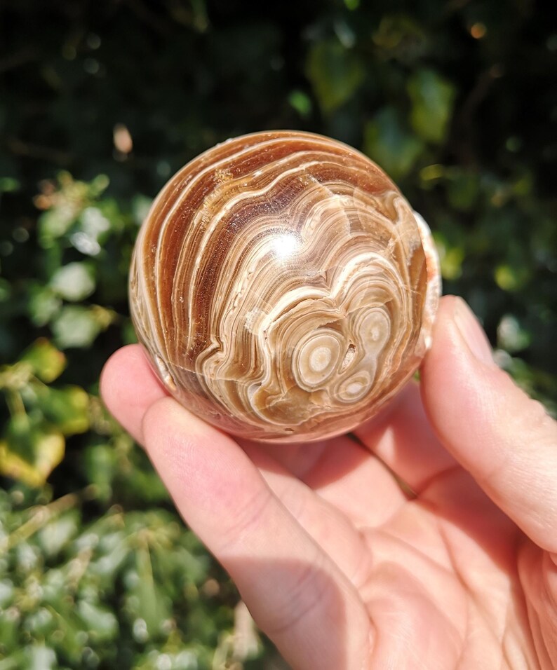 Chocolate Calcite Sphere 243g - 59mm Coffee Calcite Sphere - Brown Calcite Ball With Swirls, Banding and Open Area - Lower Chakra Work Bild 1