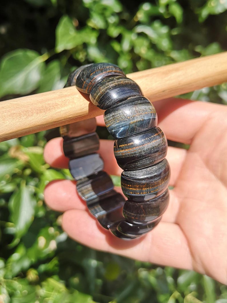 Blue Tigers Eye Crystal Bracelet - Hawks Eye Soft Bangle - Rare Falcons Eye Stretch Bangle - Flashy Tigers Eye Bracelet Cuff - Protection immagine 1