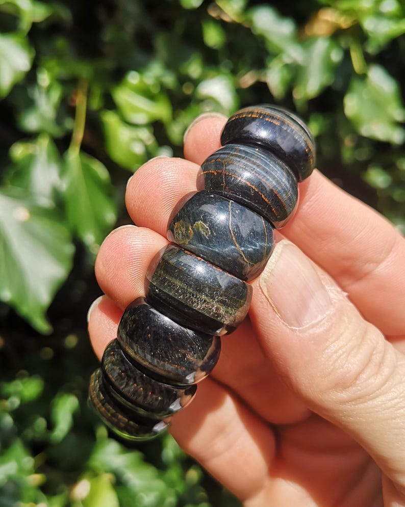 Blue Tigers Eye Crystal Bracelet - Hawks Eye Soft Bangle - Rare Falcons Eye Stretch Bangle - Flashy Tigers Eye Bracelet Cuff - Protection immagine 5