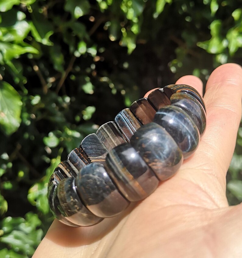 Blue Tigers Eye Crystal Bracelet - Hawks Eye Soft Bangle - Rare Falcons Eye Stretch Bangle - Flashy Tigers Eye Bracelet Cuff - Protection immagine 4