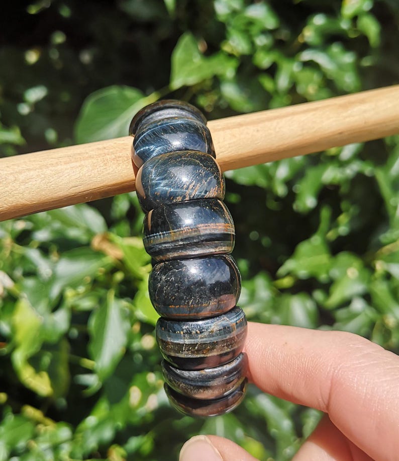 Blue Tigers Eye Crystal Bracelet - Hawks Eye Soft Bangle - Rare Falcons Eye Stretch Bangle - Flashy Tigers Eye Bracelet Cuff - Protection immagine 8