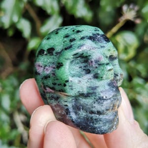 Ruby In Zoisite Crystal Skull - 2 inch Skull Ruby Zoisite Carving - 104g Rare Ruby Zoisite Skull - Crystal Anyolite Skull Carving-Ruby Skull