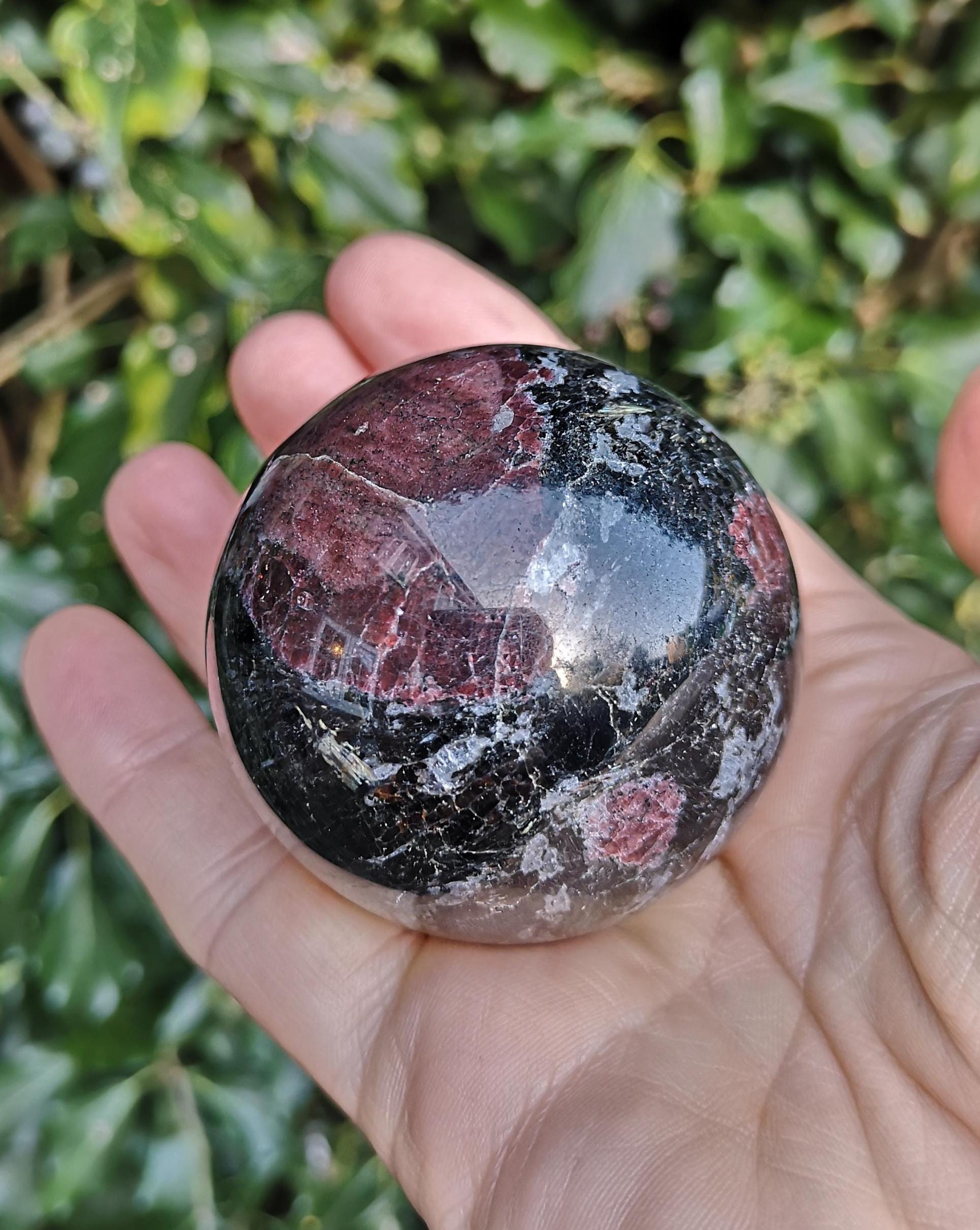 レア1999年製 Estrellas カホン Stone'sWoodworks Garnet & Fireworks Stone Sphere 301g - 55mm Astrophyllite With