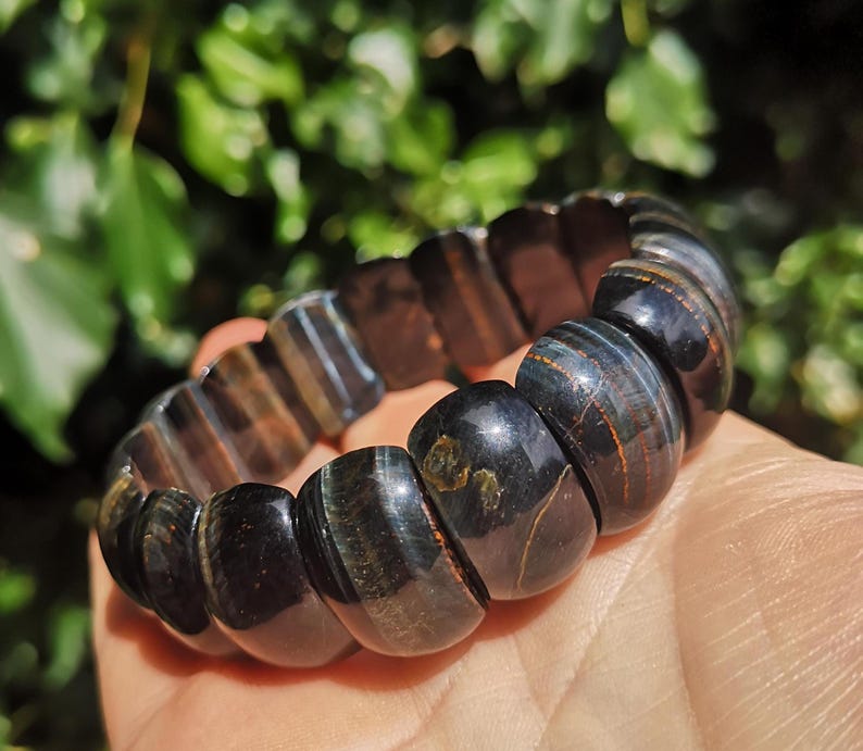 Blue Tigers Eye Crystal Bracelet - Hawks Eye Soft Bangle - Rare Falcons Eye Stretch Bangle - Flashy Tigers Eye Bracelet Cuff - Protection immagine 6