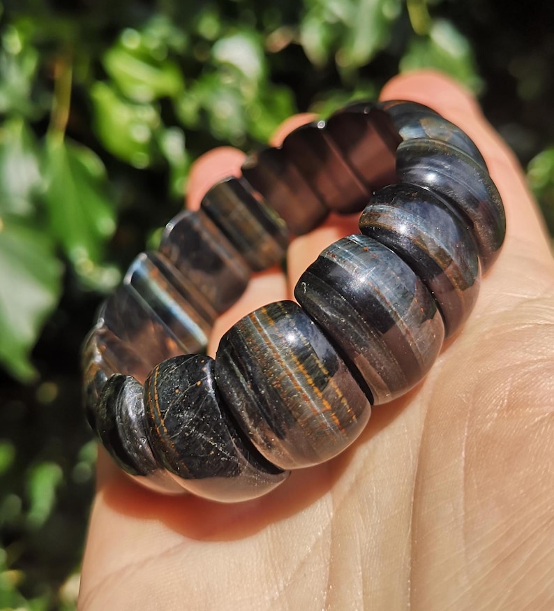 Blue Tigers Eye Crystal Bracelet - Hawks Eye Soft Bangle - Rare Falcons Eye Stretch Bangle - Flashy Tigers Eye Bracelet Cuff - Protection immagine 2