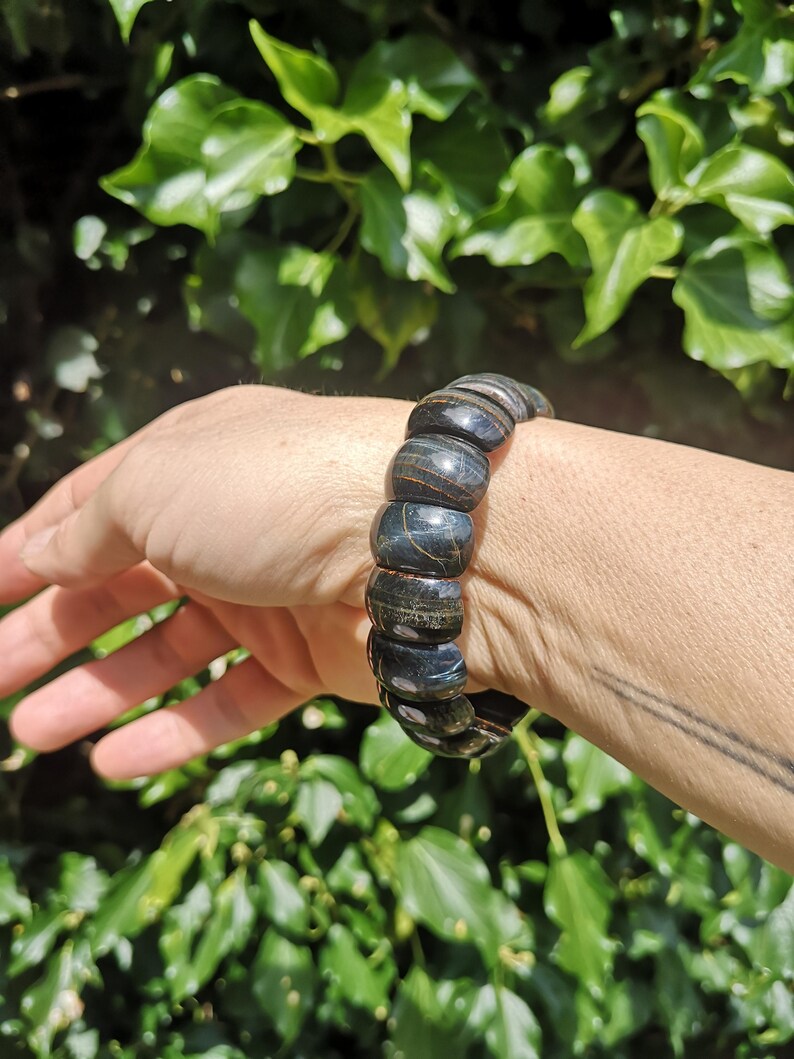 Blue Tigers Eye Crystal Bracelet - Hawks Eye Soft Bangle - Rare Falcons Eye Stretch Bangle - Flashy Tigers Eye Bracelet Cuff - Protection immagine 9