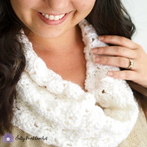 Venus Shell Cowl Crochet Pattern Crochet Infinity Scar pattern, Easy Crochet Scarf Pattern, Crochet Cowl Pattern, free crochet pattern image 1