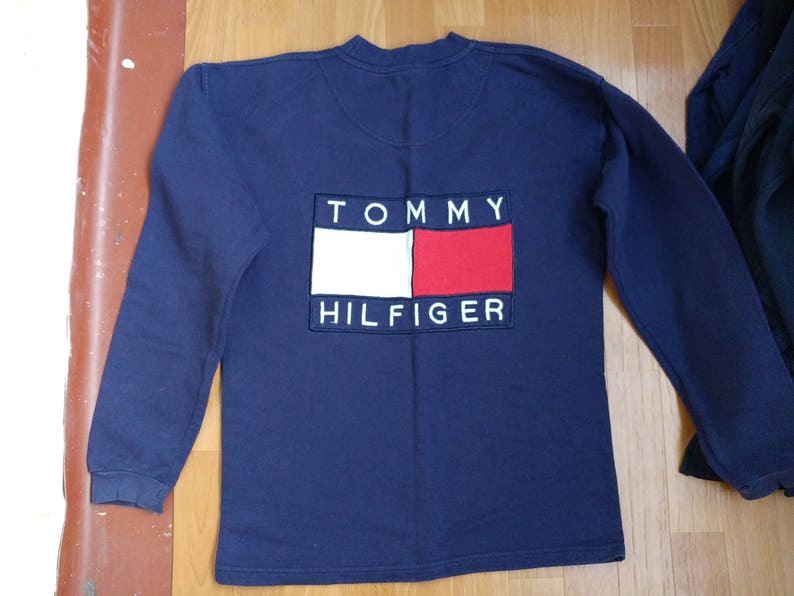 TOMMY HILFIGER sweatshirt vintage blue shirt, 90s hip hop clothing, 1990s hip hop, Tommy big logo gangsta rap, sewn big logo, size M Medium TOMMY HILFIGER sweatshirt vintage blue shirt, 90s hip hop clothing, 1990s hip hop, Tommy big logo gangsta rap, sewn big logo, size M Medium