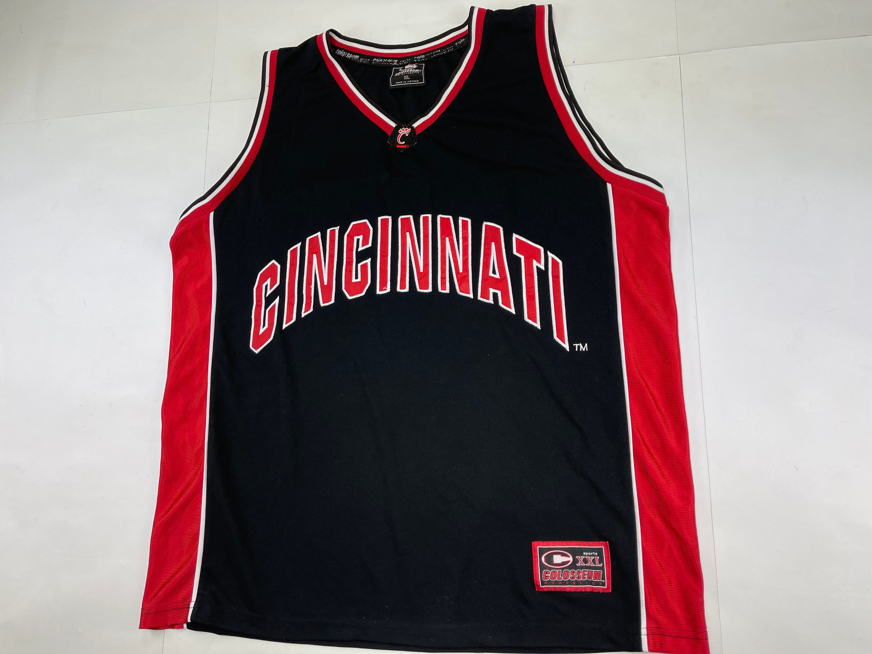NBA Cincinnati Bearcats T-shirt NCAA Vintage 90s Hip Hop 