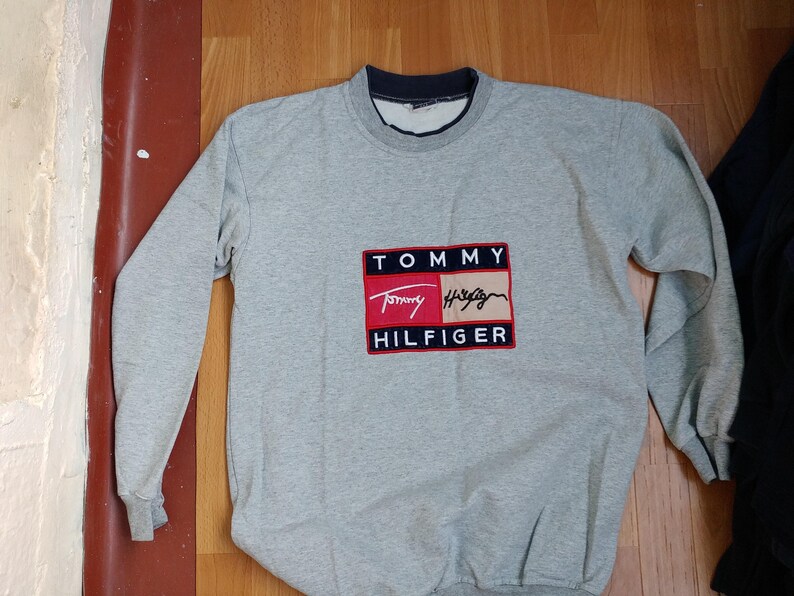 TOMMY HILFIGER sweatshirt vintage gray shirt, 90s hip hop clothing, 1990s hip hop, Tommy big logo gangsta rap, sewn big logo, size L Large TOMMY HILFIGER sweatshirt vintage gray shirt, 90s hip hop clothing, 1990s hip hop, Tommy big logo gangsta rap, sewn big logo, size L Large