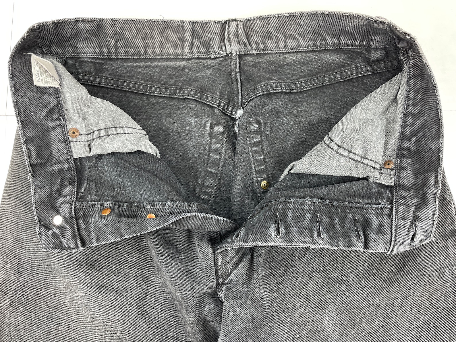 vintage 90s baggy jeans