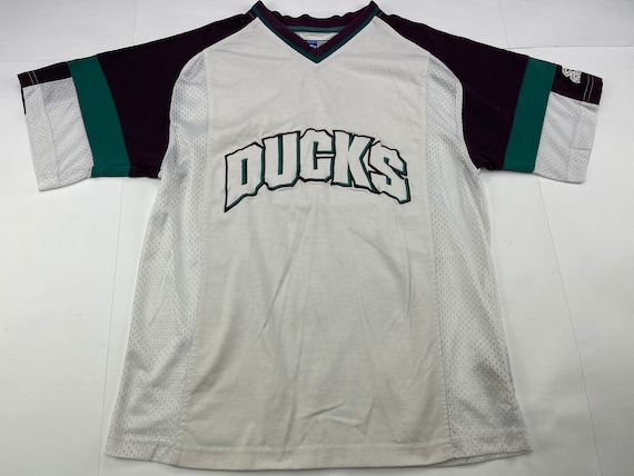 For those confused with the original Ducks jersey thing : r