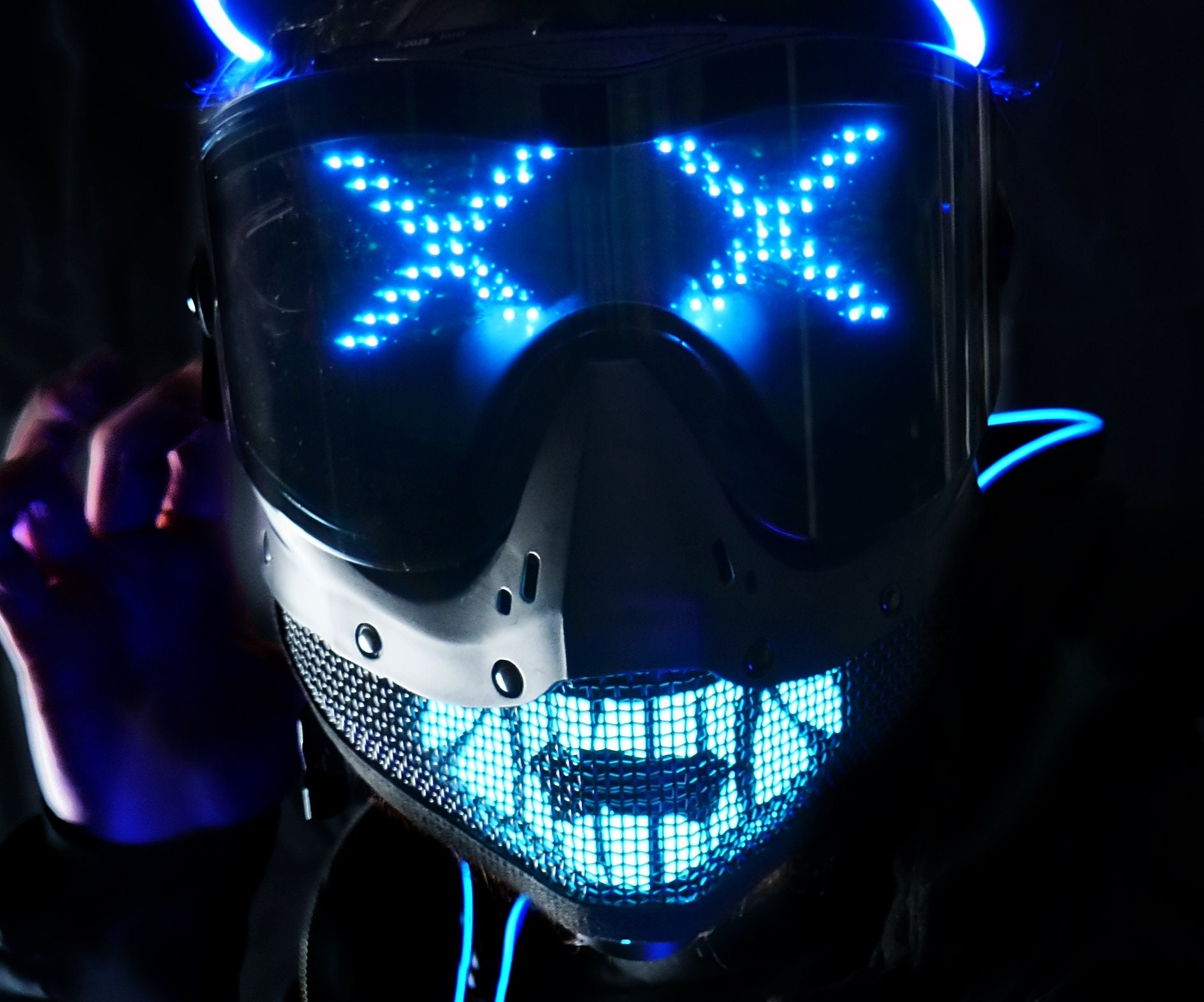 Маска где поют. Маска из Cyberpunk 2077. Светодиодная маска Cyberpunk. Cyberpunk 2077 шлем. Cyberpunk шлем маски.