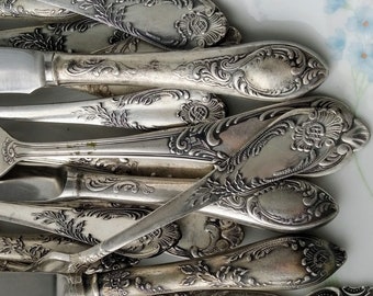 Mismatch cutlery by piece - place knife - soup spoon - dinner fork - teaspoon - fork spoon knife - pastry dessert salad silverware flatware