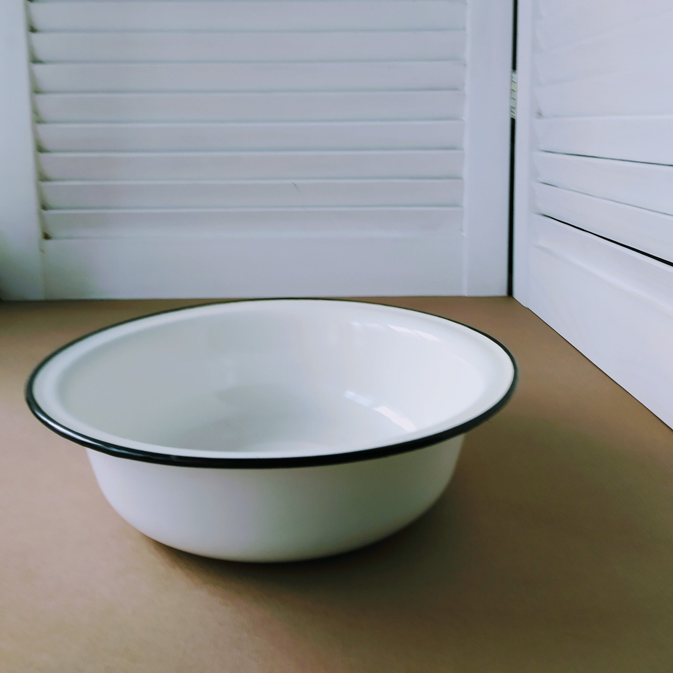 1L Vintage enamel bowl white enamel bowl White enamelware Etsy