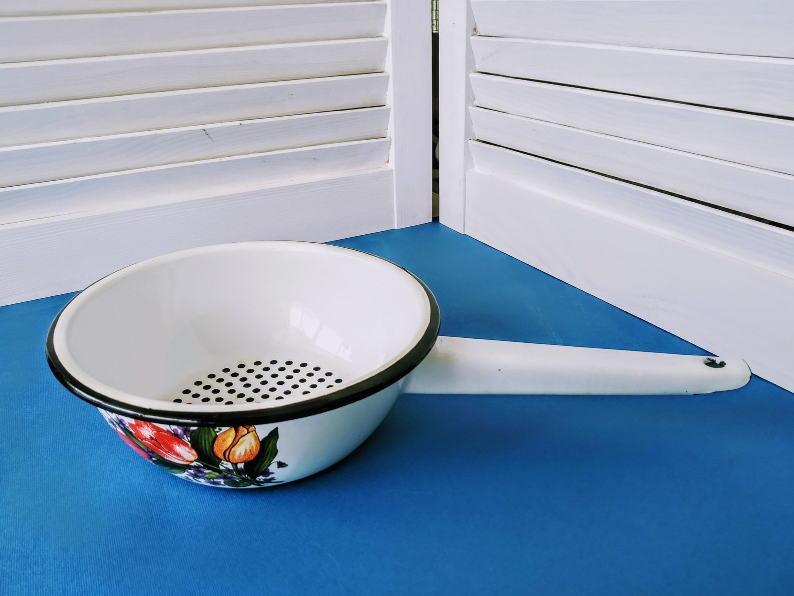 Vintage White Enamel Colander Bowlshaped Sieve Enamelware Etsy