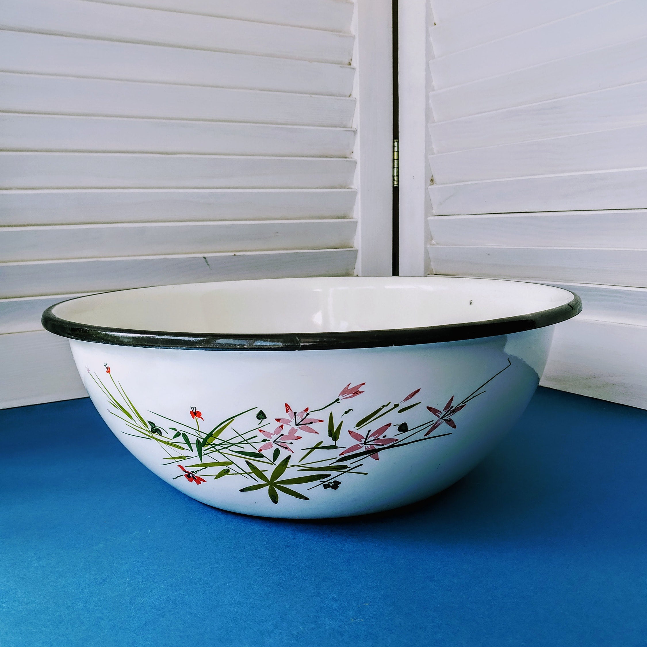 4L Vintage white enamel bowl with floral pattern Enamelware Etsy