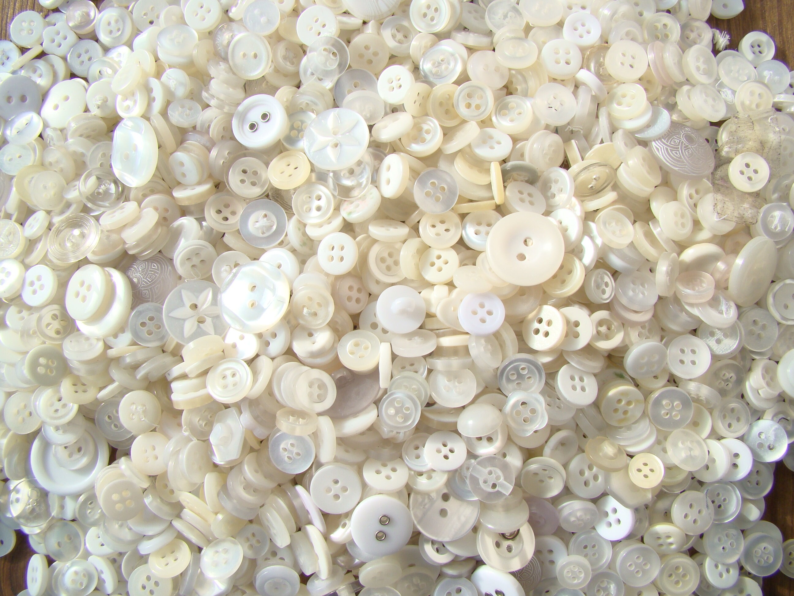 100 Buttons Bulk Assorted Buttons 320 Mm, 1/5 3/4 Inch White, Cream