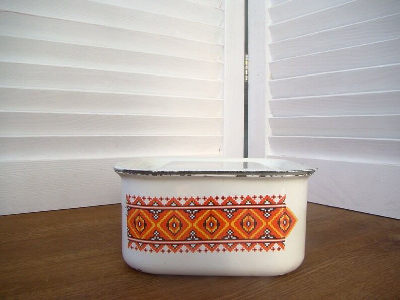 Kühlschrank Quadratisch : Weiße quadratische emaille dose mit deckel rot ukrainischen etsy Kühlschrank Quadratisch : Weiße quadratische emaille dose mit deckel rot ukrainischen etsy
