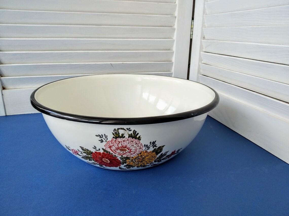 4L Vintage white enamel bowl with floral pattern Enamelware Etsy