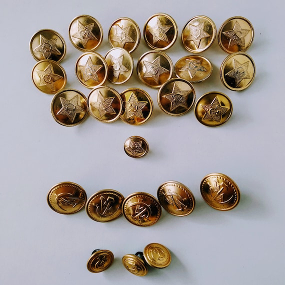 10-100 BUTTONS FROM THE SOVIET UNION. 22MM. GOLD ANCHOR, MARINE