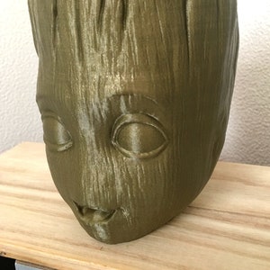 Groot flower pot