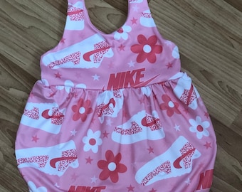 Elección de mono deportivo de verano suave y transpirable