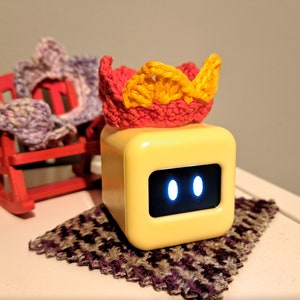 Ortomi beanie Handmade crochet hat for Ortomi cube robot Crochet accessories for desk companion Ortomi Gen 4 Crown Gryffindor