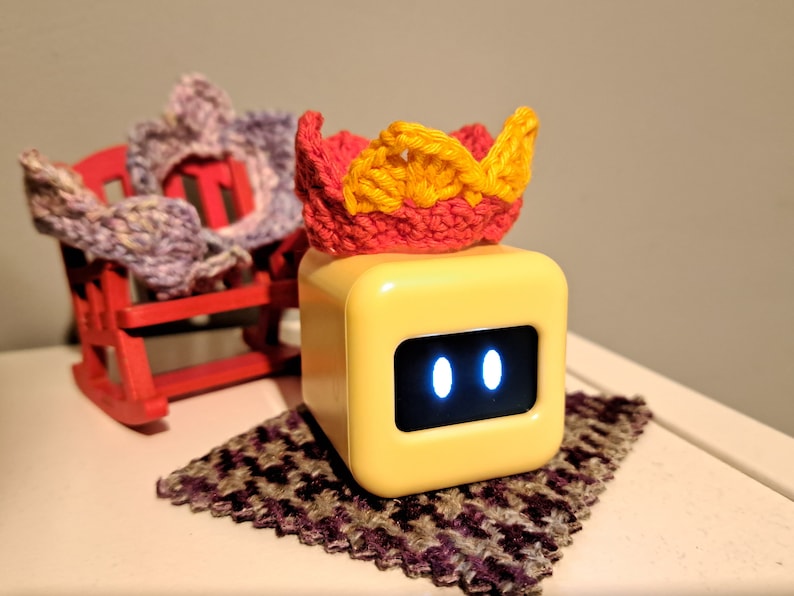 Ortomi beanie Handmade crochet hat for Ortomi cube robot Crochet accessories for desk companion Ortomi Gen 4 Crown Gryffindor